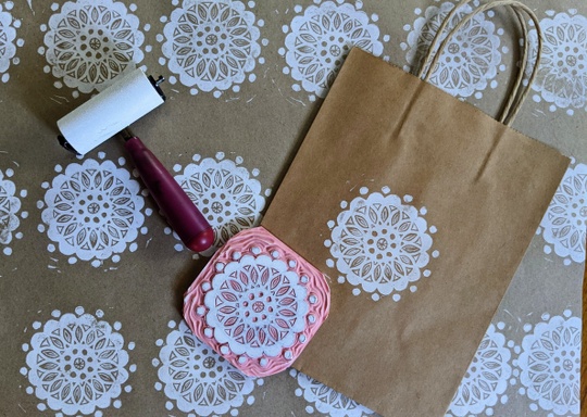 2022-08-19 New image 5 – bag and wrapping paper